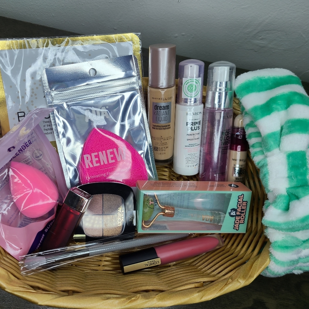 Combo facial care and makeup